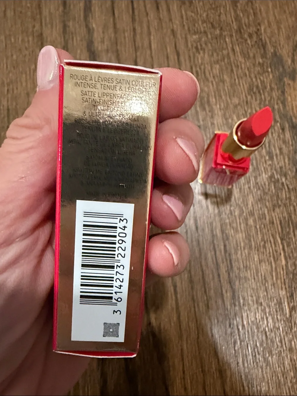 Valentino Rosso Satin Lipstick 400R Roma Fab